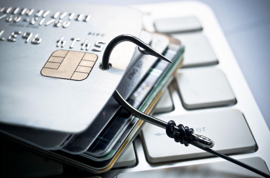 Phishing läuft längst nicht mehr nur per E-Mail. (c) Shutterstock.com