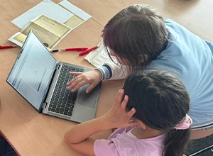 Ganz schön kniffelig: Die Kids mussten selbst Aufgaben rund um das Thema E-Mail lösen.