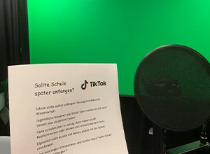 Mordsspaß im Studio: Am Mikrofon hatten sprachen die Kids ihr TikTok-Video ein.