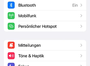 Auf dem iPhone: Über „Persönlicher Hotspot“ können Sie einen Hotspot für Ihre Geräte einrichten.