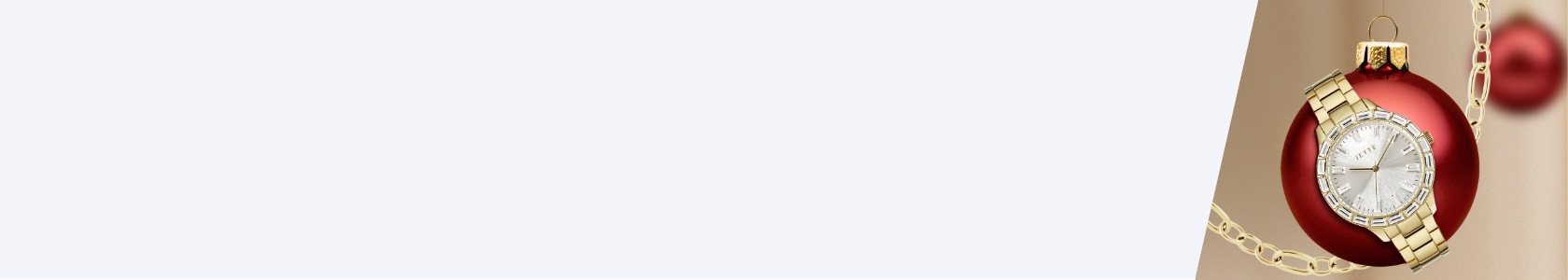 Rote Weihnachtskugel mit goldener Uhr darum gebunden.