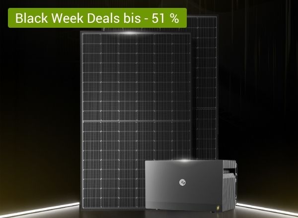 Zwei schwarze Solarmodule mit quadratischem Rastermuster und ein graues Gerät mit HP-Logo und Lüftungsschlitzen