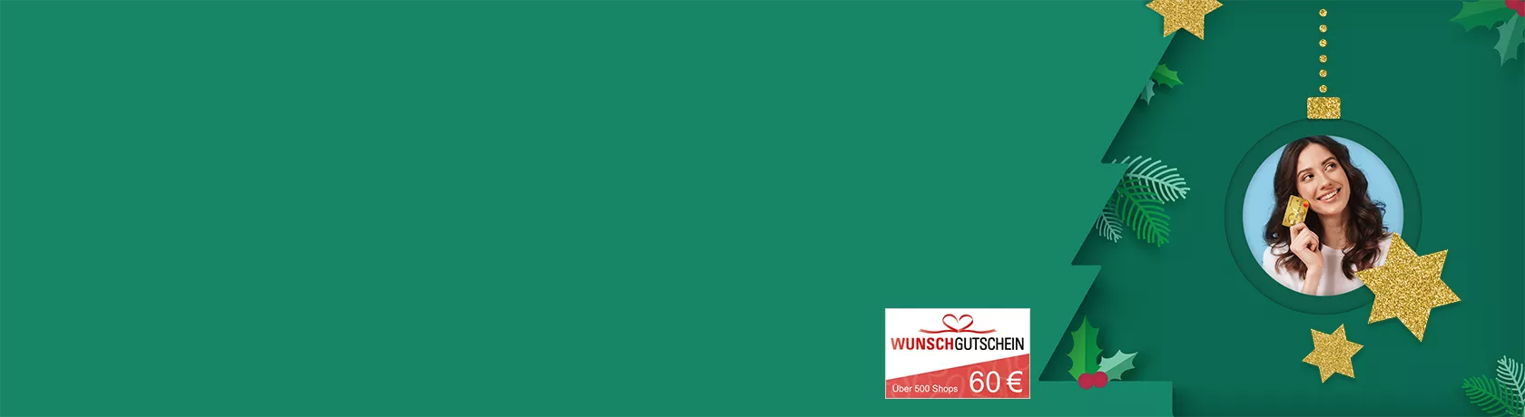 Frau mit Mastercard in der Hand