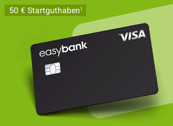 Schwarze Kreditkarte vor grünem Hintergrund mit Muster und Text '50 € Startbonus¹'
