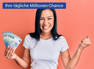 Eine junge Frau die sich freut und in ihrer linken Hand mehrere 50 € Geldscheine hält.