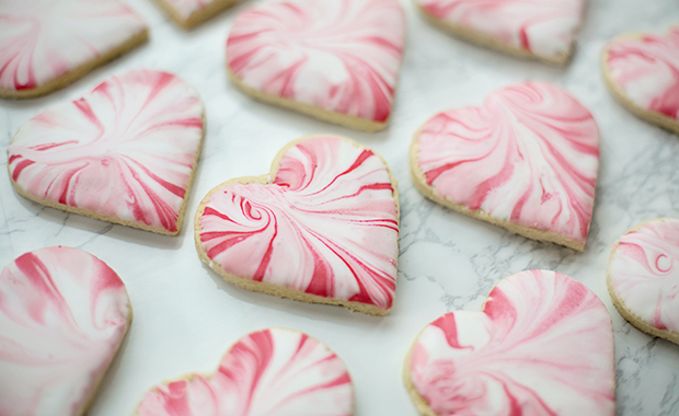 Rows of frosted heart-shaped cookies