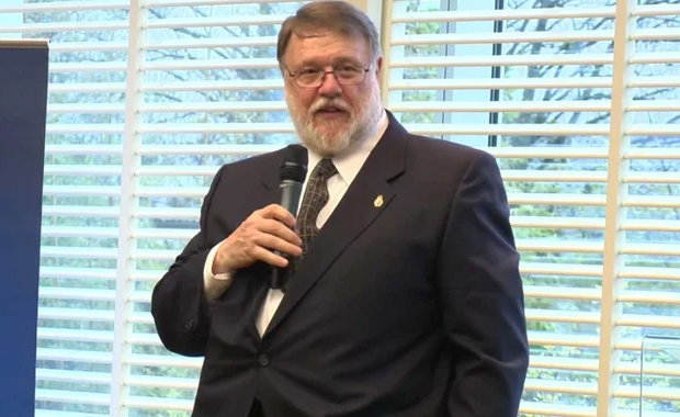 Raymond Tomlinson holding a microphone