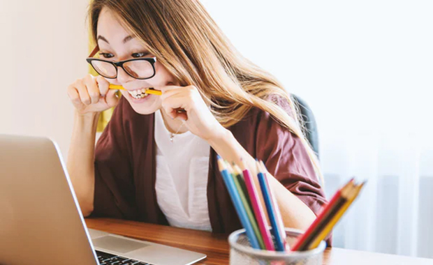 Woman looking at laptop frustrated 