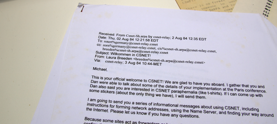 Ein Ausdruck der ersten E-Mail aus dem persönlichen Archiv von Michael Rotert. Foto: United Internet Media.