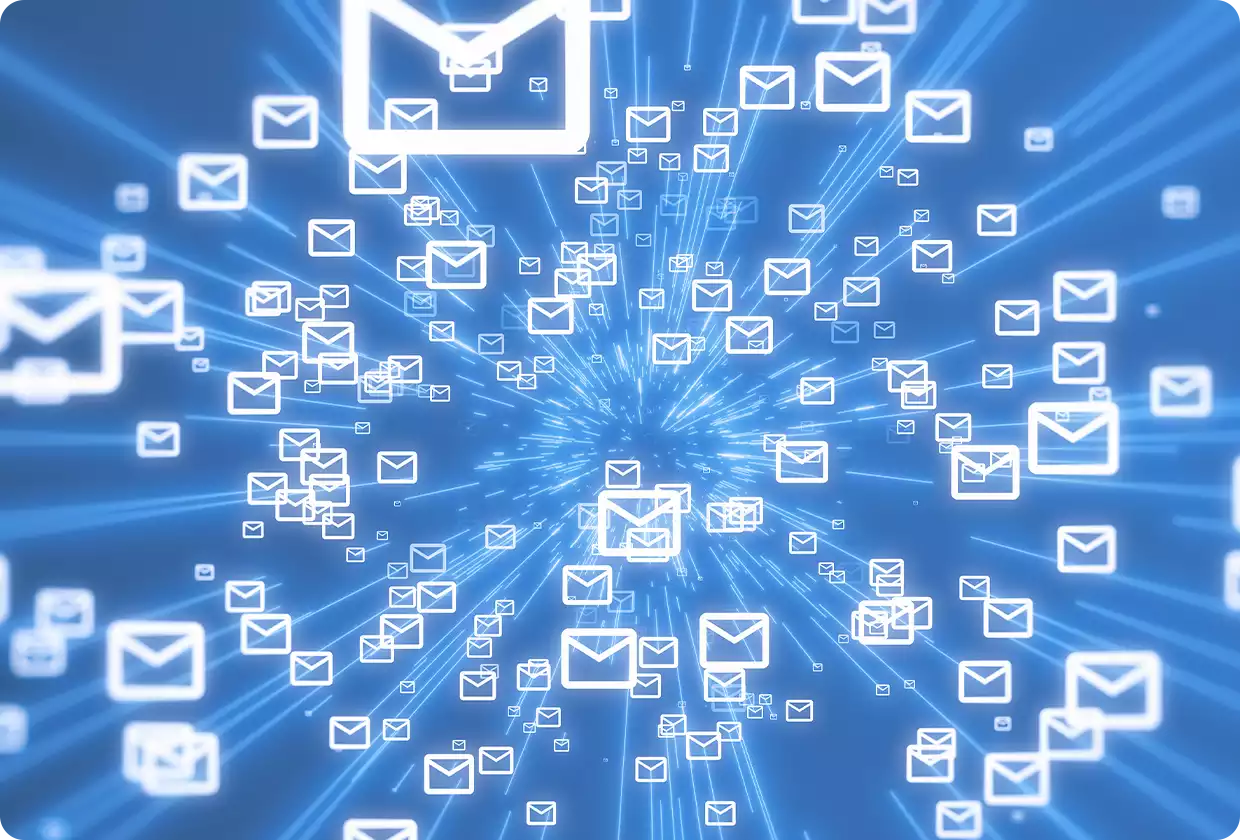 Hunderte E-Mail-Symbole, die durch einen blauen Raum schweben