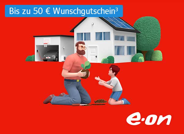 Vater und Sohn pflanzen einen Baum vor einem Haus mit Solarpanelen auf dem Dach, E.ON Logo und Hinweis 'Bis zu 50 Euro Wunschgutschein'