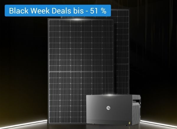 Zwei schwarze Solarmodule mit quadratischem Rastermuster und ein graues Gerät mit HP-Logo und Lüftungsschlitzen