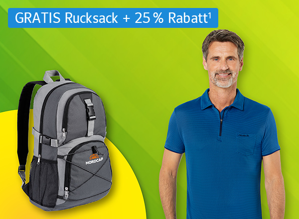 Mann im blauen Poloshirt steht vor grünem Hintergrund, neben im ein grauer Rucksack, Text: GRATIS Rucksack + 25 % Rabatt¹