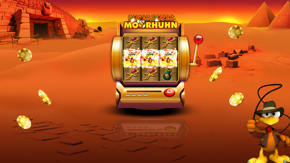 Super Duper Moorhuhn Teaser Grafik für das Jackpot Game. Das kultige Moorhuhn hat einen Cowboy Hut an und eine Peitsche in der Hand. Es steht im Alten Ägypten und wartet auf den Schatz des Pharao. Neben ihm ist eine goldene Slotmachine mit dem Titel Super Duper Moorhuhn und viele Chips und Geldmünzen.