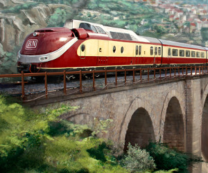 Ein roter Zug aus dem Spiel Rail Nation fährt durch eine herbstliche Landschaft