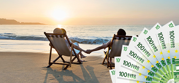 300.000 € Sofortrente mit Strandszene, zwei Liegestühlen und Geldscheinen.